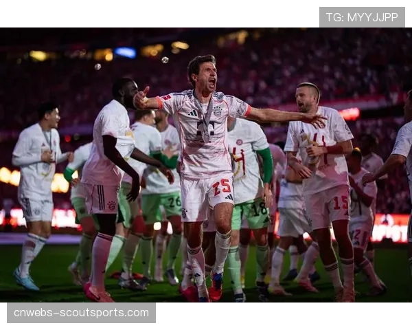 安联球场座无虚席，拜仁球迷提前准备冠军庆祝